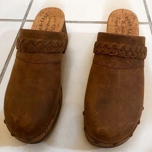 Kork-Ease size 7 brown clogs